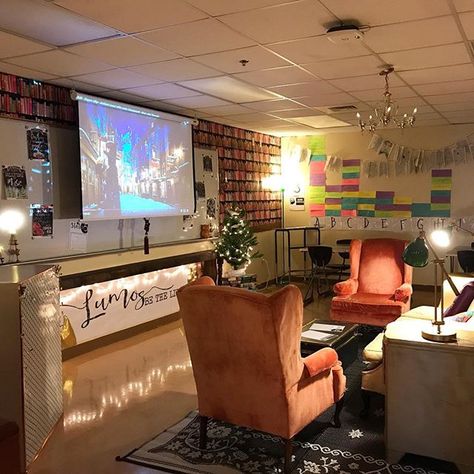 Comfy High School Classroom, Dark Boho Classroom, Alternative Seating Classroom Highschool, The Office Classroom Theme, Cozy High School Classroom, Moody Classroom, Highschool English Classroom Decor, High School English Teacher Aesthetic, Cozy Classroom Ideas Middle School