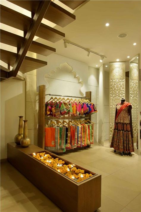 Boutique Interior Design Indian, Boutique Shop Interior, Botique Interiors, Clothing Boutique Interior, Bridal Boutique Interior, Types Of Clothing, Retail Store Interior Design, Clothing Store Interior, Jewelry Store Design