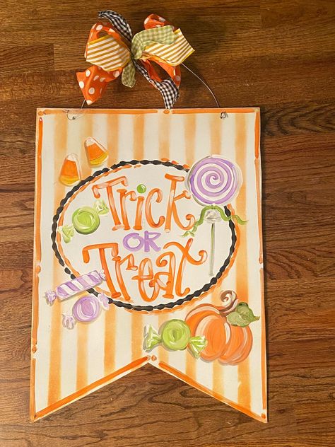 Adorable Artist Tree Halloween door hanger. Fall Wooden Door Hangers, Halloween Door Hanger, Hospital Door Hangers, Baby Door Hangers, Fall Door Hanger, Burlap Door Hangers, Baby Door, Halloween Door Hangers, Fall Door Hangers