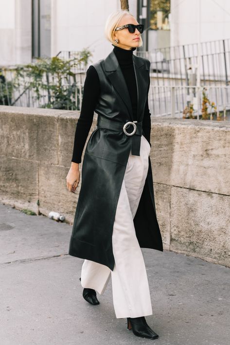 Winter Cruise, Minimalistic Outfits, Georgia Rose, Dramatic Style, Beige Outfit, Ribbed Turtleneck Sweater, Collage Vintage, Estilo Chic, Looks Street Style