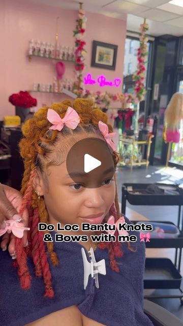 Shay London on Instagram: "Bantu Knots & Bows 😍😍🎀 
The combo I never knew I needed 😍

🌸 𝐅𝐨𝐫 𝐑𝐞𝐭𝐰𝐢𝐬𝐭, 𝐋𝐨𝐜 𝐑𝐞𝐩𝐚𝐢𝐫𝐬, 𝐅𝐚𝐮𝐱 𝐋𝐨𝐜 𝐈𝐧𝐬𝐭𝐚𝐥𝐥 , 𝐓𝐨𝐮𝐜𝐡 𝐔𝐩𝐬 & 𝐑𝐞𝐦𝐨𝐯𝐚𝐥  𝐀𝐩𝐩𝐨𝐢𝐧𝐭𝐦𝐞𝐧𝐭𝐬- Click “Book Appointment” in the link in bio✨
🌸 𝐋𝐨𝐜 𝐄𝐱𝐭𝐞𝐧𝐬𝐢𝐨𝐧 𝐈𝐧𝐬𝐭𝐚𝐥𝐥𝐬-  Text (929)-484-6072 for Human Loc Extension install Inquiry. 
🌸 𝐏𝐮𝐫𝐜𝐡𝐚𝐬𝐞 𝐋𝐨𝐜 𝐄𝐱𝐭𝐞𝐧𝐬𝐢𝐨𝐧𝐬: 
Loc Extensions are available on our 𝐓𝐢𝐤𝐓𝐨𝐤 𝐒𝐡𝐨𝐩.  1 bundle contains 20 Locs. 3-5 bundles are needed per head depending on density of your hair. 
📬 2- DAY Fast Shipping ‼️💨

#locextensioninstall #lisabonetlocs 
#boholocs #nyclocstylist #atllocstylist #atllocextensions #locs #newyorklocextensions #phillylocstylist #ctlocsstylist #dreadstyles #fyp #l Locs Hairstyles With Bows, Locs And Bows, Bantu Knot Loc Styles, How To Do Bantu Knots, Bantu Knots Locs Hairstyles, Bantu Knots With Locs, Instant Locs With Extensions, No Retwist Styles, Hairstyles For Medium Length Locs