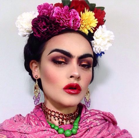 Frida Kahlo Makeup, Mode Ab 50, Frida Kahlo Style, Mexican Fashion, Halloween Inspo, Mexican Dresses, Halloween Make Up, Maquillage Halloween, Fantasy Makeup