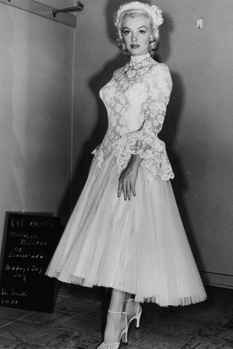 Marilyn Monroe Wedding, Marilyn Monroe Costume, Movie Wedding Dresses, Bride Wars, Kimberly Williams, Wedding Movies, Gentlemen Prefer Blondes, Lauren Bacall, Marilyn Monroe Photos