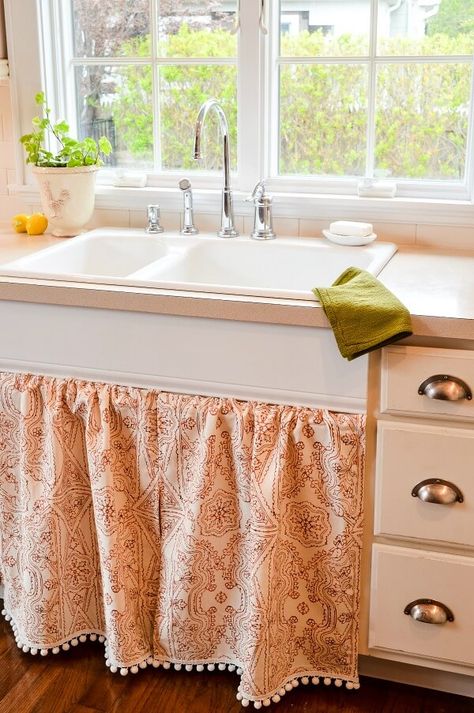 How To Make A Sink Skirt DIY Kitchen Sink Curtain Skirt, Sink Skirts Kitchen, Under The Sink Curtain, Bathroom Sink Skirt Ideas, Under Sink Curtain Kitchen, Sink Skirt Bathroom, Sink Curtain Skirt, Utility Sink Skirt, Bathroom Sink Skirt