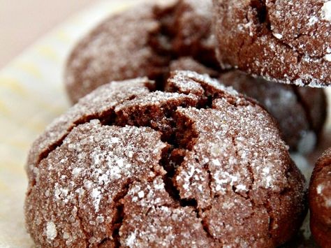 Biscuits Crinkles au chocolat Paleo Pie Recipes, Almond Pie, Chocolate Crinkles, Filled Cookies, Salted Caramel Chocolate, Cake Factory, Crinkle Cookies, Chocolate Filling, Granola Recipes