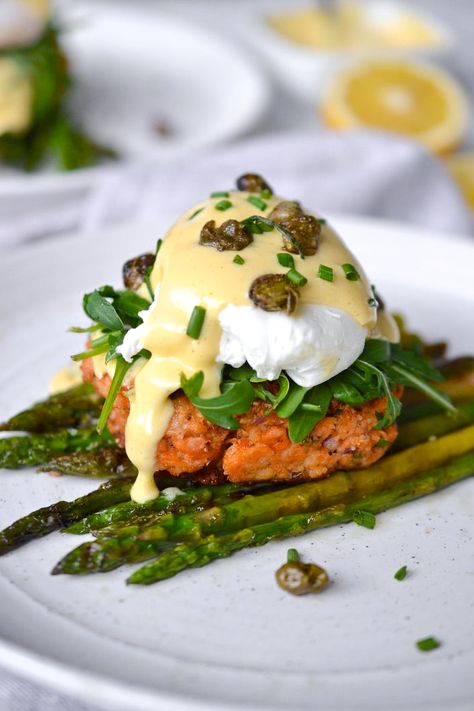 Crispy Capers, Salmon Cake, Mediterranean Diet Breakfast, Eggs Benedict Recipe, Egg Benedict, Diet Breakfast Recipes, Dairy Free Eggs, Salmon Cakes, Mood Food