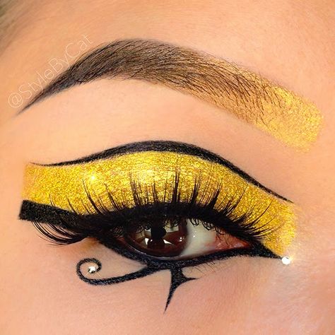 Hi everyone! Sorry I've been absent. If you're on Instagram, however, you'll notice that I've been busy. Just wanted to share some looks I'v... Egyptian Make Up, Egyptian Eye Makeup, Egypt Makeup, Cleopatra Makeup, Glitter Brows, Egyptian Makeup, Makeup Gold, Galaxy Makeup, Egyptian Eye