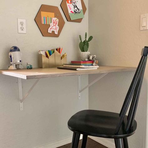 Diy Kids Desk, Simple Study Desk, Easy Diy Desk, Desk For Kids, Homework Space, Desk Kids, Support Velo, Desk Plans, Build A Wall