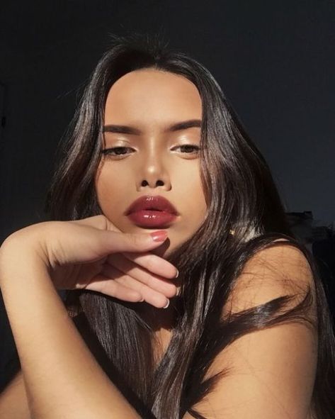 10 Sexy Makeup Ideas For Valentines Day - Society19 Dark Red Lips, Day Makeup Looks, Linda Hallberg, Valentines Day Makeup, Shiny Lips, Glossy Makeup, Makeup Idea, Beauty Make-up, Stunning Makeup