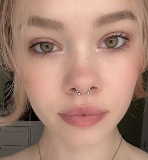 Septum Piercing Small Nose, Septum Piercing On Different Noses, Pericing Ideas Nose, Septum Peicerings, Nose And Septum Piercing, Septum Pericing, Pretty Septum Piercing, Septum Piercing Cute, Septum And Nose Piercing Together