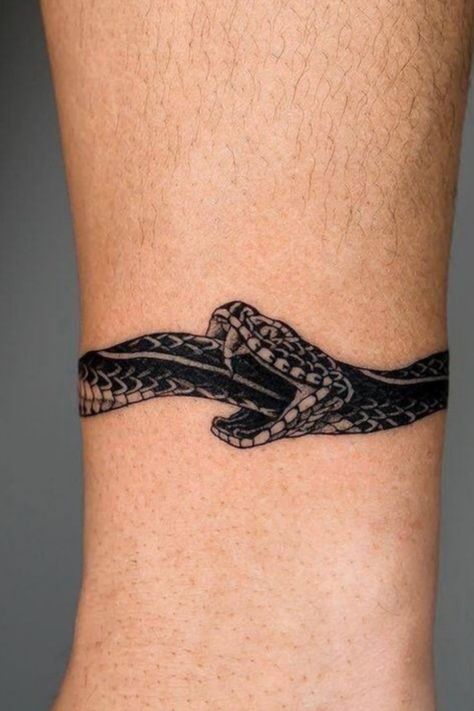 Words Around Ankle Tattoo, Men Tattoo Snake, Snake Oroboros Tattoo, Ouroboros Tattoo Wrist, Ouroboros Tattoo Around Arm, Oroborus Tattoo Design Minimal, Snake Wrapped Around Ankle Tattoo, Orabouras Tattoo, Orobourous Tattoo