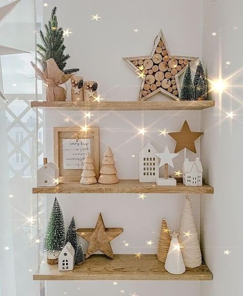 Christmas Bookshelf, Minimalist Christmas Decor, Deco Table Noel, Cozy Christmas Decor, Neutral Christmas Decor, Modern Christmas Decor, Christmas Decor Inspiration, Christmas Themes Decorations, Xmas Deco