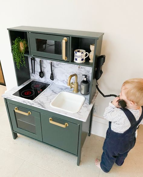 Play Kitchen Diy, Ikea Toy Kitchen, Dapur Ikea, Diy Cozinha, Ikea Kids Kitchen, Diy Kids Kitchen, Ikea Toys, Ikea Play Kitchen, Cocina Diy