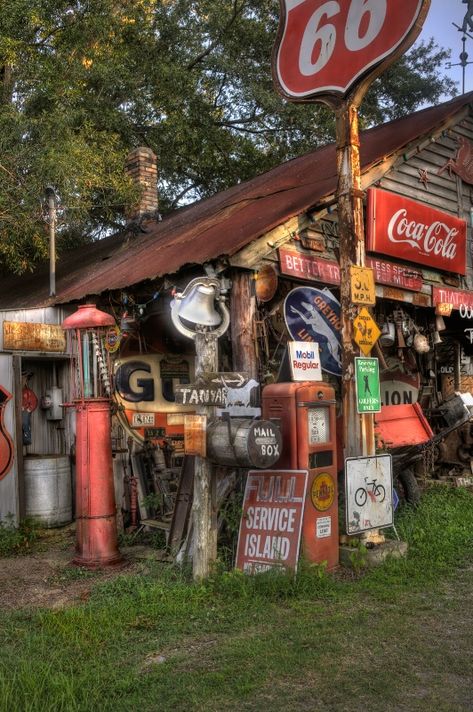 would love to have some of these signs hanging up in my garage now Old General Stores, Country Stores, Old Gas Pumps, Vintage Gas Pumps, Pompe A Essence, Station Service, Old Country Stores, Old Gas Stations, Pot Pourri