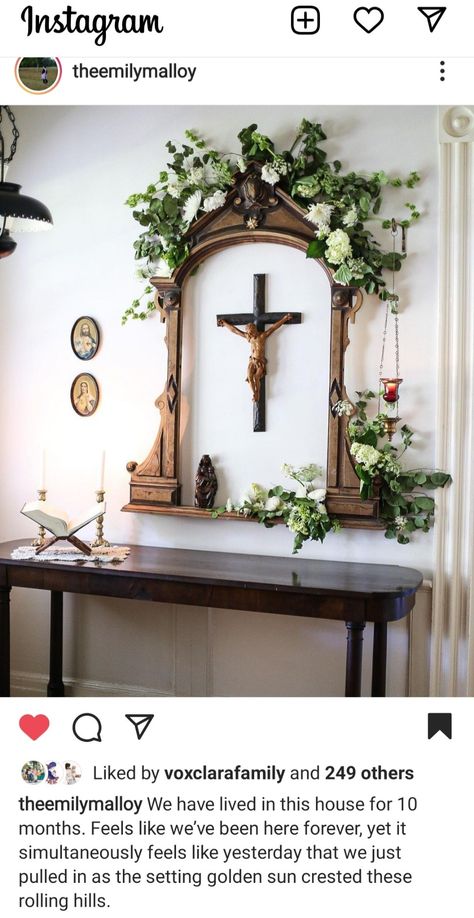 Hallway Altar Ideas, Home Shrine Ideas, Virgin Mary Home Altar, Chapel Room In House, Jesus Alter Ideas At Home, Prayer Garden Ideas Church, Family Altar Catholic Home, Catholic Prayer Room Ideas Decor, Christian Altar Ideas