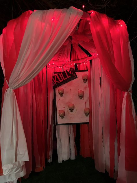 Scary Circus Theme Party, Scary Carnival, Scary Circus, Horror Cake, Haunted Carnival, Hallowen Party, Halloween Maze, Haunted House Diy, Scary Halloween Decorations Diy