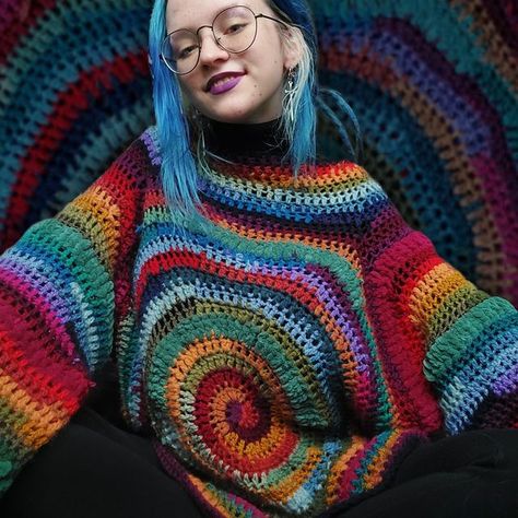 Sunset Sweater Crochet, Tie Dye Crochet Pattern, Rainbow Yarn Crochet Projects, Crochet Sweater Striped, Spiral Crochet Sweater Pattern, Trippy Crochet Blanket, Crochet Big Sweater, Crochet Eyeball Sweater, How To Crochet A Spiral