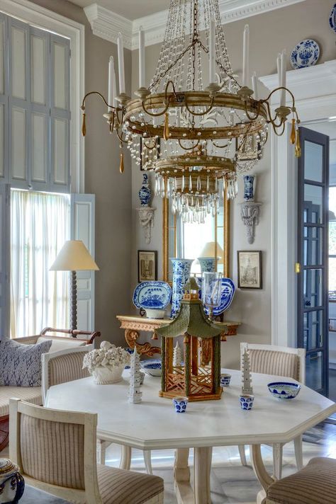 rod-collins-furlow-gatewood-dining-room Furlow Gatewood, Blue And White Decor, Interior Window Shutters, Swedish Decor, Chinoiserie Decorating, Blue And White Chinoiserie, Home Theaters, The Enchanted Home, Blue White Decor