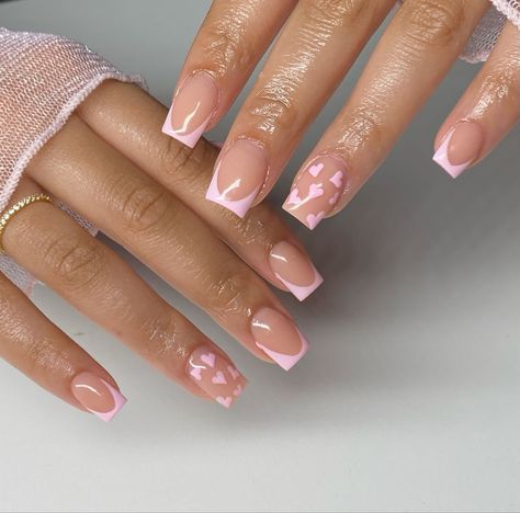 After fur nails, you probably thought that you had seen all the craziest nail art ideas. Pink Tip Nails, Holiday Acrylic Nails, Baby Rosa, Simple Gel Nails, Girly Acrylic Nails, Purple Nail, French Tip Acrylic Nails, French Acrylic Nails, Her Nails