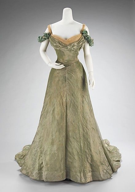 Ball Gown Jacques Doucet, 1898-1900 The Metropolitan Museum of... Jacques Doucet, 1890s Fashion, Gibson Girl, Old Dresses, Gowns For Girls, Victorian Clothing, Antique Dress, Retro Mode, Costume Collection