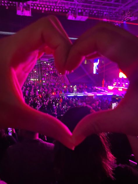 Two people form a heart (with their hands) at a Christian Nodal concert. Latin Music Aesthetic, Mexican Music, Music Heart, Fall Activity, 2023 Vision, Latin Music, Music Aesthetic, Music Concert, Autumn Activities