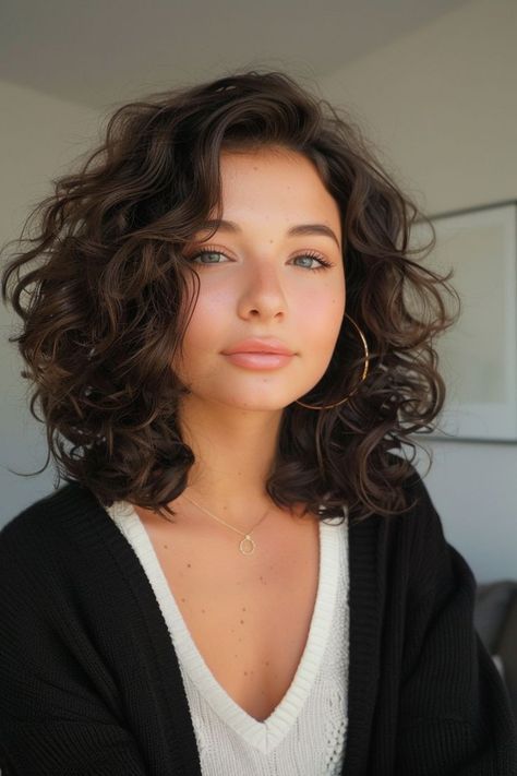 Medium Hair Styles For Women Curly, Haircuts Ideas For Curly Hair, Shoulder Length Hair With Perm, Medium Length Hair With Perm, Short Thick Curly Haircuts For Women, Cropped Wavy Hair, Medium Haircuts For Curly Hair Women, Medium Length Haircut For Round Faces Curly Hair, Short Curly Hair For White Women