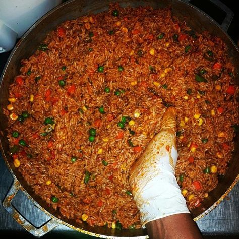 African Food Recipes, Plat Vegan, West African Food, Nigerian Recipes, Africa Food, African Cooking, Haitian Food Recipes, Jollof Rice, Nigerian Food