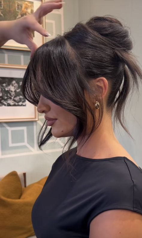 Hair Colors With Bangs Ideas, Messy Bun Face Framing, Curtain Bangs Upstyle, Bun Hairstyle With Curtain Bangs, Hair Up With Bangs Hairstyle, Bangs For Updos, Black Hair Half Up, Messy Curtain Bangs Long Hair, Curtain Bangs Half Up