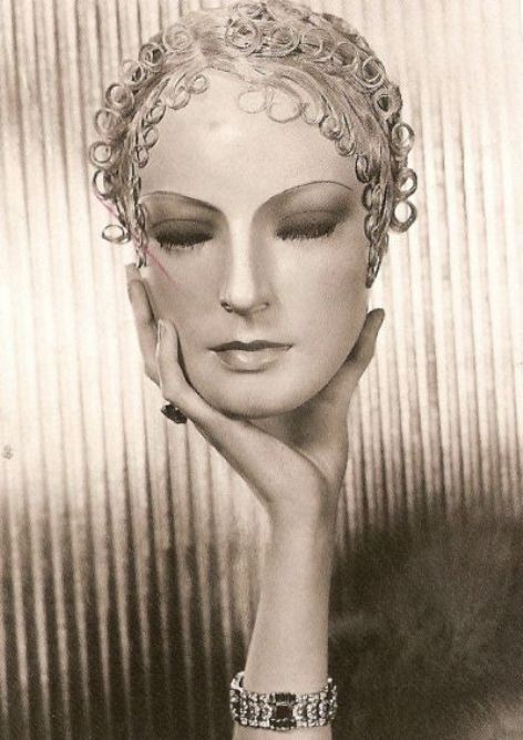 Hand holding head Vintage Mannequin, Face Reference, Head Vase, Vintage Photographs, Vintage Photography, Fashion Pictures, White Photography, Headdress, Pose Reference