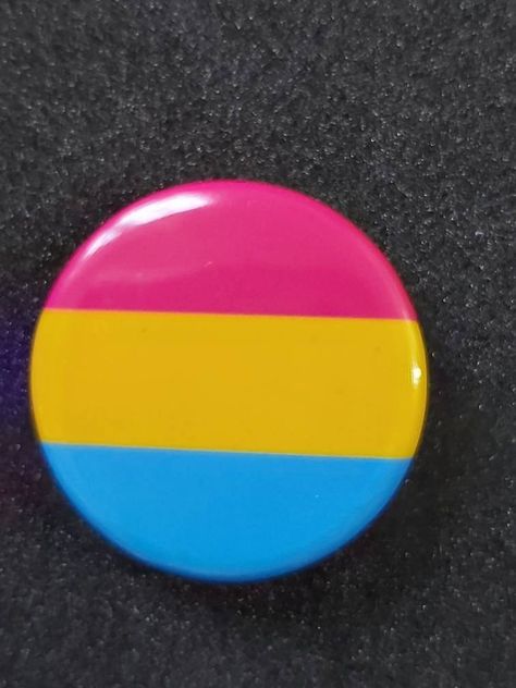 Trans Things, Lgbtq Icons, Pride Pins, Lgbtq Art, Pride Badges, Lips Inspiration, Pan Pride, Pansexual Flag, Bumble Bee Necklace