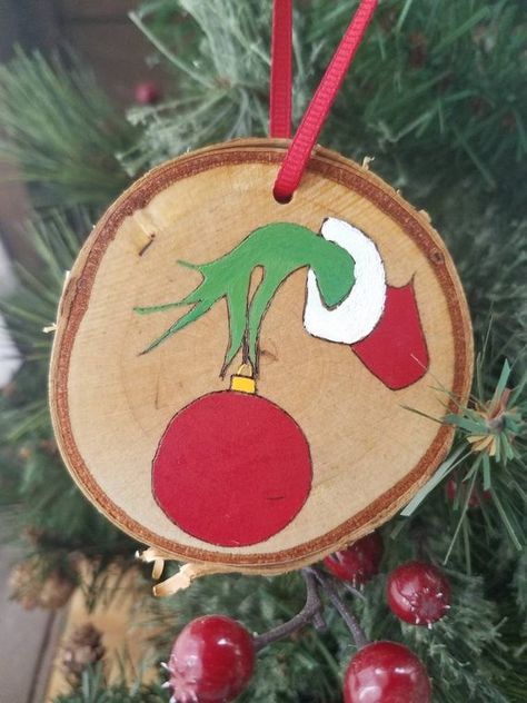 Grinch Wood Ornaments Diy, Wood Rounds Crafts Tree Slices Christmas Ornament, Cute Painted Ornaments, Painted Grinch Ornaments, Painted Tree Ornaments, Painted Wood Rounds Christmas Ornament, Easy Painted Ornaments, Painted Clear Ornaments, How To Paint Christmas Ornaments