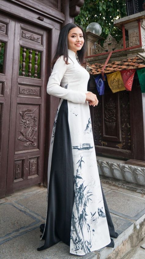 Traditional Dresses Indian, Chinese Long Dress, Traditional Vietnamese Clothing, Vietnamese Traditional Clothing, Vietnam Clothes, Traditional Gown, Asian Style Dress, Vietnamese Clothing, Asian Clothes