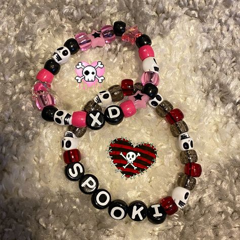 Kandi Matching Bracelets, Kandi Singles Ideas Emo, Matching Kandi Bracelets For Friends, Kandi Bracelets Singles, Kandi Inspo Single, Kandi Singles Ideas Words, Single Kandi Ideas, Kandi Bracelets Aesthetic, Kandi Ideas Words