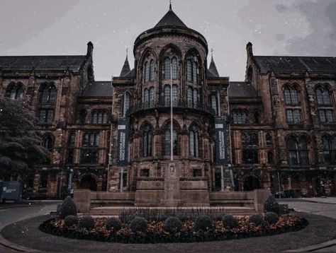 Fantasy Academy Building, Victorian Chateau, Dark Academia Mansion, Fantasy Castle Aesthetic, Dark Academia Castle, Dark Academia House, Dark Fairytale Aesthetic, Queen Of Disaster, Academia House