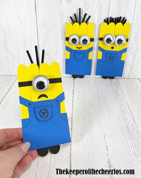 minion-craft-stick-3 Minion Crafts, Minion Craft, Minion Pattern, Diy Minions, Minion Art, Movie Crafts, School Kids Crafts, Popsicle Crafts, Baby Art Projects