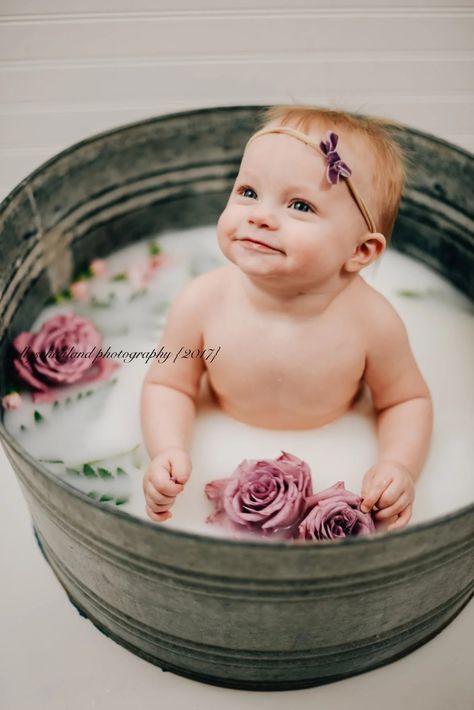 6 Month Milk Bath, Bathtub Birthday Photoshoot, 6 Month Session, Baby Milk Bath, Milk Bath Photos, 6 Month Baby Picture Ideas, Bath Pictures, Milk Bath Photography, Bath Photography