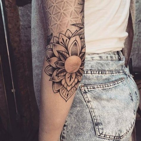 Tatuajes - Tattoo on Instagram: “@instatuaje 🎨 . .…” Feminine Elbow Tattoo, Voll Arm-tattoos, Tattoos For Females, Elbow Tattoo, Butterfly Tattoos For Women, Elbow Tattoos, Skeleton Hand Tattoo, Floral Tattoo Sleeve, Forearm Tattoo Women