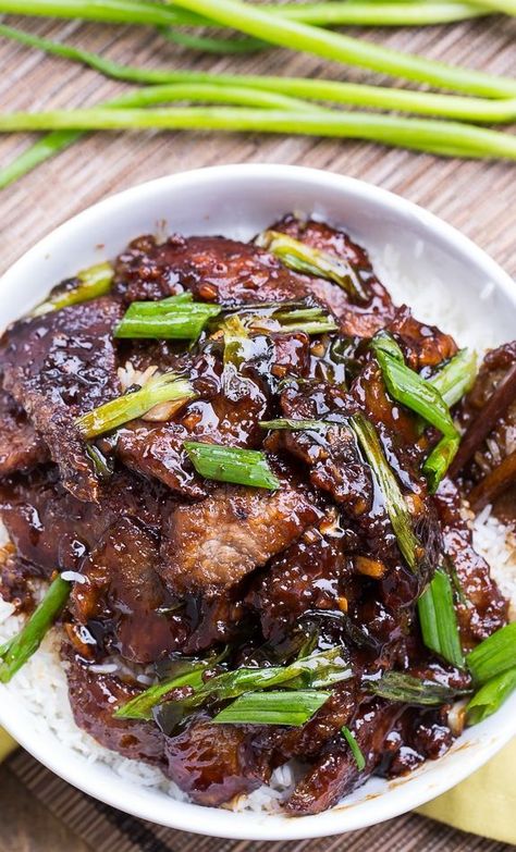 Mongolian Beef (PF Chang's copycat) - Spicy Southern Kitchen Mongolian Beef Pf Changs, Pf Changs Copycat, Mongolian Recipes, Mongolian Beef Recipes, Pf Changs, Mapo Tofu, Mongolian Beef, Recipes Beef, Bulgogi