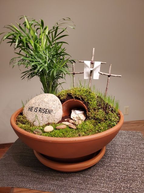 Moss Easter Decor, Garden Tomb Craft, Easter Risen Jesus, Resurrection Garden Craft, Christian Easter Decor Ideas For Church, Easter Grave Decorations Diy, Easter Garden Ideas Kids, Resurection Jesus Garden Diy, Ressurection Garden Diy