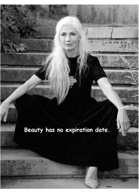 Beauty is ageless! Long White Hair, Aging Quotes, Wise Women, Ageless Beauty, Aging Beautifully, Aging Well, Aging Gracefully, Grey Hair, Growing Old