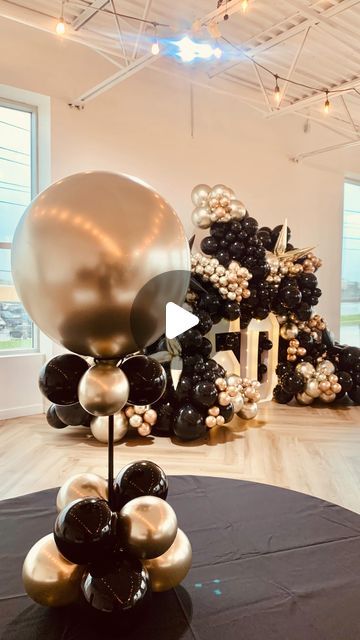 Fête Icons - Event Planner & Balloon Stylist | 🖤💛 We love all the birthdays @feteicons but we love the milestones!!! 🖤💛 I’m in love with this elegant 50 and fabulous install we did for… | Instagram 50 Marquee Number With Balloons, 50 Birthday Balloon Ideas, Black And Gold Balloon Centerpieces, 50 Fabulous Birthday Ideas, 50th Birthday Balloon Ideas, 50th Birthday Balloon Decorations, Black And Gold Balloon Decorations, Marquee Numbers With Balloons, 50 Birthday Ideas For Men