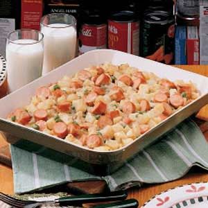 You save both time and money with this flavorful economical casserole.—Janet Ware Novotny, Grand Island, Nebraska Penny Casserole, Hot Dog Casserole, Recipe Casserole, Main Food, Weiners, Hot Dog Recipes, Smoked Sausage, Dog Recipes, Casserole Recipe