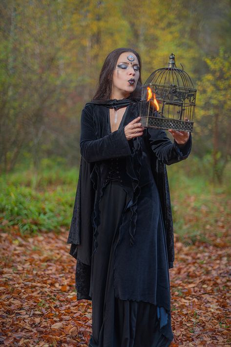 Jusztina Hermann of Delighters in her witch costume. Forest of Roslin, Scotland Witch Costume Woodland, Amazing Witch Costume, Witch Queen Costume, Light Witch Costume, Witch Of The Woods Costume, Woods Witch Costume, Ren Faire Forest Witch, Realistic Witch Costume, Which Costume Halloween