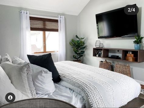 Under tv storage Credit: diyhuntress Furniture Under Tv In Bedroom, Bedroom Under Tv Ideas, Under Tv Decor Bedroom, Bedroom Tv Setup, Mounted Tv In Bedroom, Under Tv Storage, Mounted Tv Bedroom, Under Tv Decor, Decor Under Tv