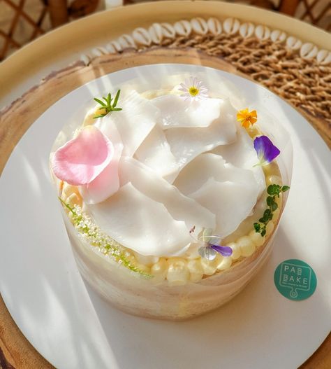 Coconut Cake, Thai Food, Thai Recipes, Cake Decorating, Coconut, Dessert, Hotel, Cake