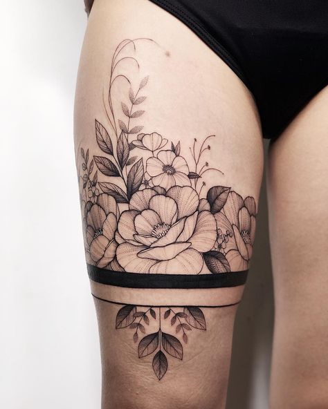 Thigh Garter Tattoo, Thigh Band Tattoo, Leg Band Tattoos, Thigh Band, Tattoo Band, Garter Tattoo, Girl Thigh Tattoos, Tattoo Quote, Tattoo Floral