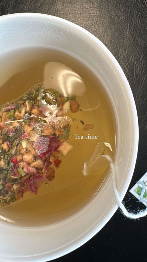 Tea time / Inspo instagram stories Tea Post Instagram, White Tea Aesthetic, Selfcare Instagram Story, Evening Tea Aesthetic, Work Asethic, Daily Insta Story Ideas, Foodie Instagram Stories, Tea Instagram Story Ideas, Tea Story Instagram