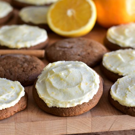 Gingerbread Cookies with Orange Buttercream Frosting Orange Buttercream Frosting, Dessert Recipes Cookies, Orange Cream Cheese, Orange Buttercream, Orange Frosting, Ginger Bread Cookies Recipe, Ginger Cookies, Fun Recipes, Cookie Frosting