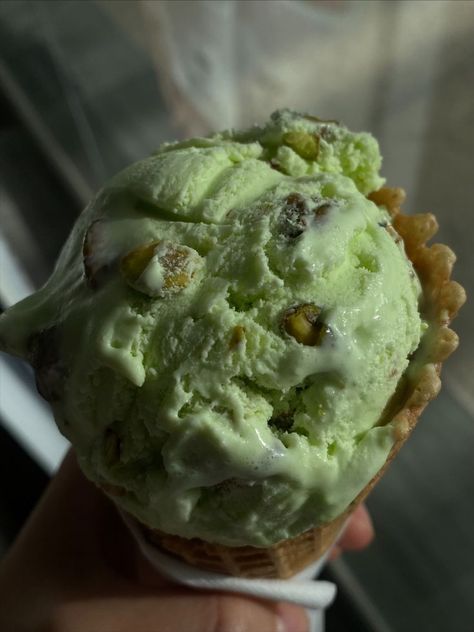 Pistachio Ice Cream Aesthetic, Pistachio Gelato, Pistachio Ice Cream, Fav Food, Cream Aesthetic, Favorite Food, Green Aesthetic, Delicious Food, Gelato