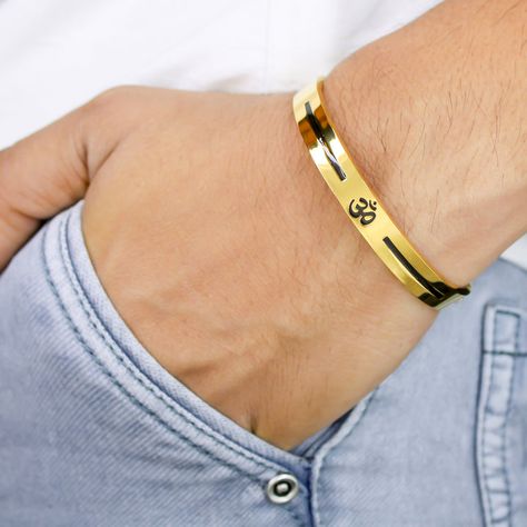 Kada Bracelet Gold For Man, Mens Kada Design Gold Latest, Boys Kada Design Gold, Boys Gold Bracelet Design, Boys Bracelets Gold, Kada For Men, Men Bangle Gold, Kadiyam For Men Gold Latest, Mens Kada Design Gold